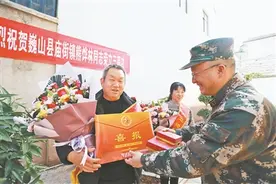 尊崇军人是全社会的共同责任图片