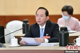 全国人大代表建议：允许退休独生子女父母随子女落户图片