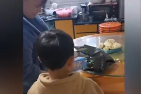 6岁小男孩给怀孕妈妈买卫生巾，妈妈：他觉得我难受就需要用视频封面