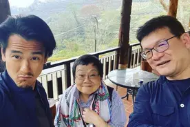 彭于晏带妈妈游阿里山 神破解千古难题笑翻网友图片