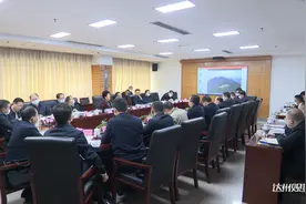包惠主持召开市委专题会 听取研究部分重点项目规划设计方案图片