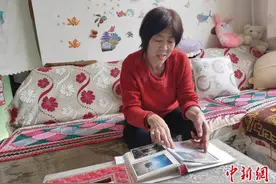山西农妇照顾瘫痪家人18年：我不能走 家不能散图片