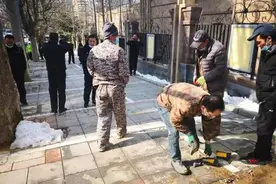 大连一停车场非法收费，取缔图片