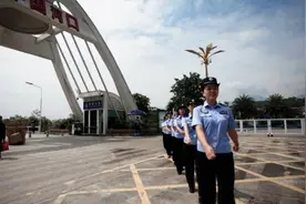 探访坚守在中越边境的女子执勤队视频封面