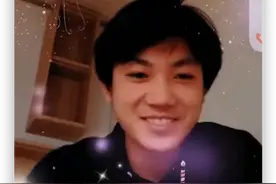 张艺谋妻子晒二儿子庆生视频：生日快乐，二哥图片