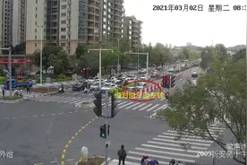 中山市槎南路“借对向车道左转”化解拥堵图片