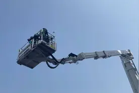 视频｜摩天救援利器！101米高“巨无霸“消防车入列济南支队图片