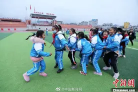 全国人大代表米雪梅：建议适当放宽小学新生入学年龄图片