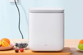 倍思推出200元宿舍小冰箱 可放12听饮料图片