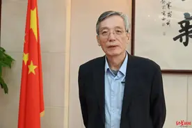 刘世锦：中国经济需补上三大短板，争取用10-15年实现中等收入群体倍增图片