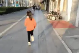 妹妹每天跑步10公里救姐姐惹争议 母亲：捐款都记在本子上 不会乱花图片