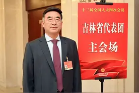 刘峰代表：建议尽快制定《银行业不良资产处置条例》图片