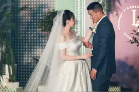 接妻子下班、制造惊喜求婚……李昂铁汉也柔情图片