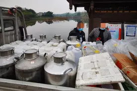 车上装扩音器违法流动叫卖散装酒 当事人被罚没5000元图片