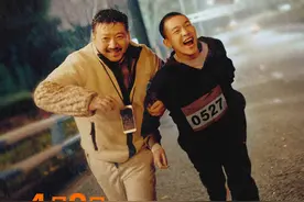《了不起的老爸》定档4月9日，王砚辉张宥浩迎风起跑图片
