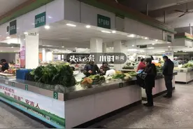 农民进场卖菜自产自销人气旺 安吉23个农贸市场有了专卖区图片