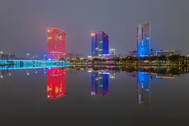 广州：蕉门河流光溢彩 夜景迷人图片