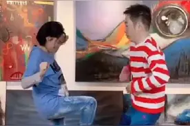 朱茵与黄贯中搞怪“互殴”画面恩爱甜蜜惹人羡图片