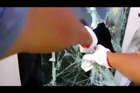 徒手撕车窗玻璃？宁波高速上有群人，光干这种“不靠谱”的事图片