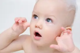 为什么宝宝经常抓耳朵？这些原因和处理方法要知道图片