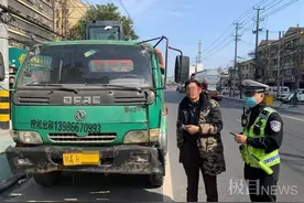 司机持C1驾照开大货车，面临罚款200元、扣12分及行政拘留15日以下的严厉处罚图片