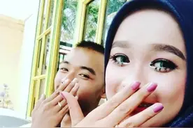 双胞胎兄弟娶了双胞胎姐妹，4人同住一个屋檐下，还经常认错另一半图片