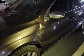 爱车停在车库被剐蹭，车主应该怎么办？图片