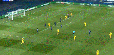 体坛联播｜梅西点球被扑巴萨欧冠出局，费德勒405天后首胜图片