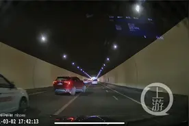 小车隧道内压线变道被微信举报 民警核实后罚款200元图片