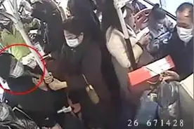 西安一公交车行驶中，女子突然说了一段话，全车鼓掌……图片