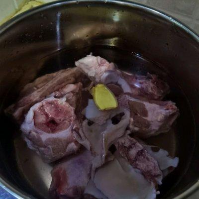 猪骨花胶虫草花胡萝卜 猪骨虫草花胡萝卜汤