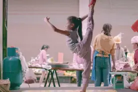 猪肉店跳芭蕾舞，上亿网友为这个9岁女孩疯狂刷屏图片