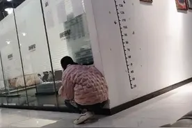 湖南女子辞掉教师工作，在上海做保姆4年替夫还债80万走红网络图片
