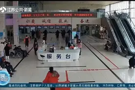 8月大男婴吃钙片卡喉，家长吓得瘫软在地！生死时刻他们围了上来…图片