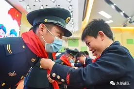 关注｜这群兵哥哥一出现，萌娃们幸福感爆棚图片