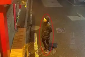 戴面具、穿女装，男子连续作案十余次，疯狂盗窃女性丝袜和内衣视频封面