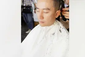 提升明星与角色的适配度 《1921》黄轩为演革命先辈剃成圆寸视频封面