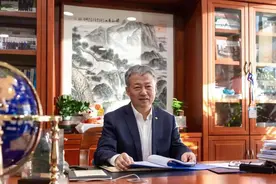 这位大工人，带领团队拿下多个世界“第一”图片