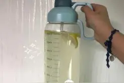 喝了就能瘦？“女团水”火爆网络 专家：对减肥效果不大，胃病患者不宜饮用图片