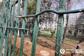 西安思源学院封校禁止学生点外卖，附近商家纷纷转让店面图片