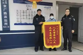 为孙儿看病，爷奶“粮绝”流落街头，他做了什么“惹”哭老人儿子？图片