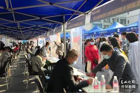 31500多个岗位！玉溪春风行动专场招聘会上180余家企业、单位纳贤图片