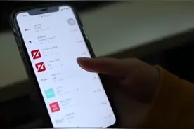 男子上班浏览招聘网站被辞，劳动仲裁：公司违法视频封面