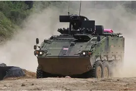 “云豹”装甲车被曝防尘套破裂导致漏油，台防务部门急回应“已列定期更换项目”图片