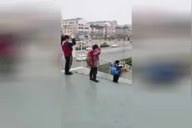 46秒丨德州一群小学生敬礼刷屏 学校：建校时就定下的规矩视频封面