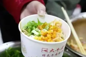 今天我请客！援鄂医疗队员重访武汉图片