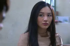 反黑：美女疑问小黑为何救她，“原来你也认识凤凰哥啊！”视频封面