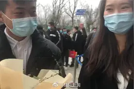 “1314”，一生一世！郑州新人凌晨在民政局门口排队领证图片