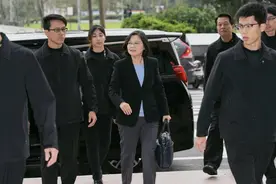 蔡英文保镖借口“行踪是机密”嚣张出轨还有私生子图片