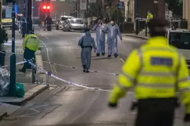 纽约街头爆发枪击案：有人开20枪，14岁男孩被流弹击中图片